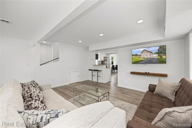 Building Photo - 3420 Fairmont Rd