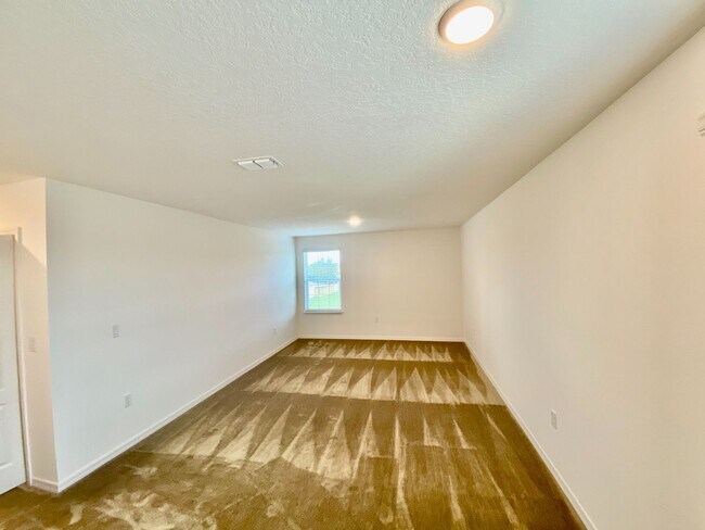 Building Photo - Beautiful Home for rent in Poinciana - 4 bed 2.5 bath plus large bonus room