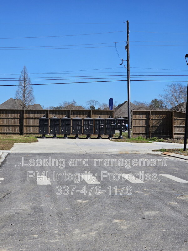 Building Photo - 932 Renova Dr