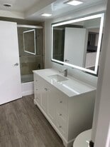 Building Photo - 4337 Marina City Dr