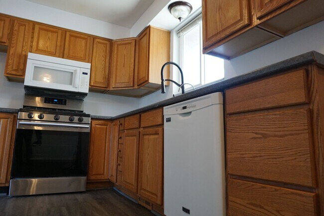 Building Photo - 4 Bedroom 2 Bath West Jordan Home
