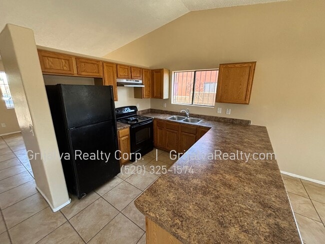 Building Photo - 3 Bedroom, 2 Bath Midvale House for Rent  (Valencia/Midvale)