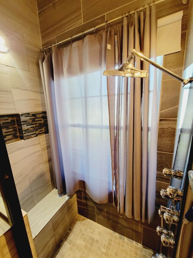 Building Photo - Bent Tree Subdivision - 4 BR - 2 Living Areas - 3 Car