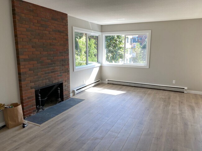 Building Photo - 3043-3045-3045 SW Dolph Ct
