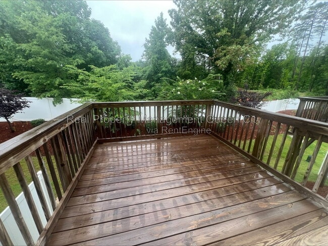 Building Photo - 2407 Lazette Dr