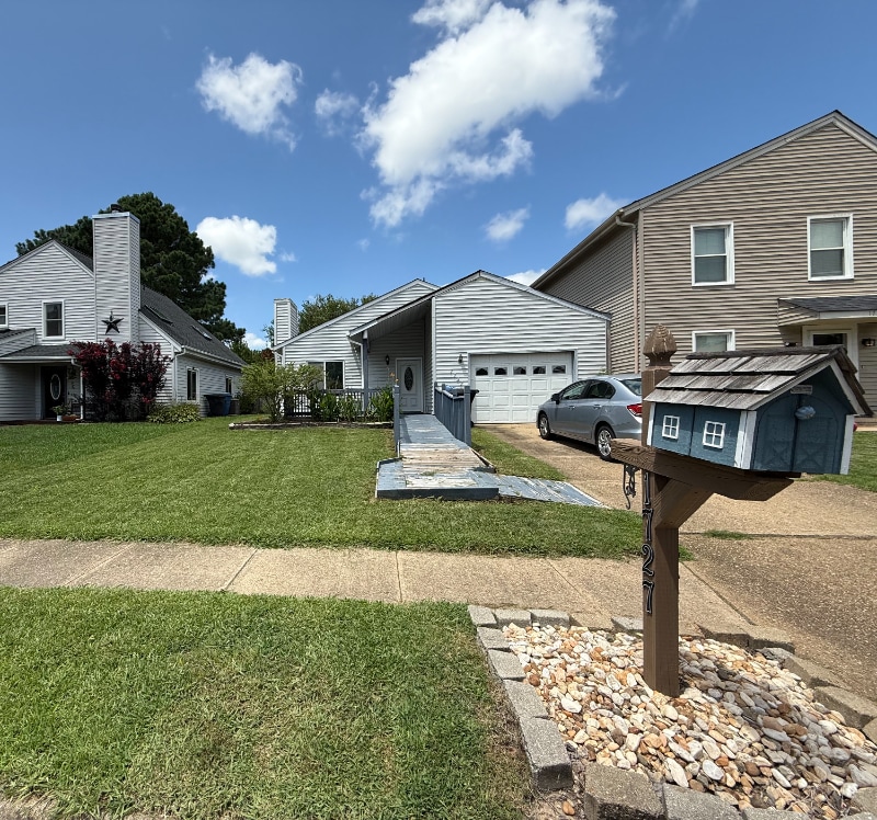 Building Photo - 1727 Delaney St