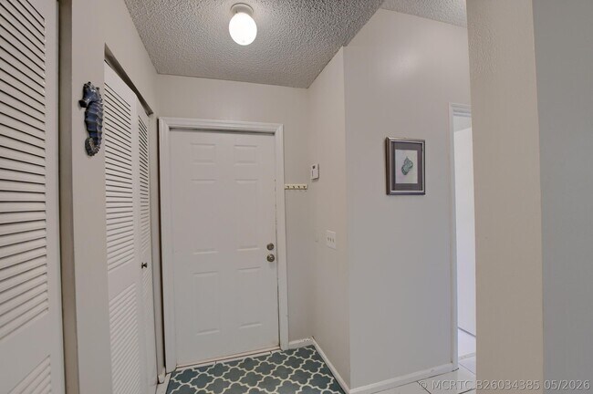 Building Photo - 6563 Via Regina