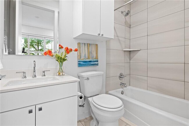 Building Photo - 2624 Metcalfe Rd