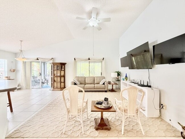 Building Photo - 854 Addison Dr NE