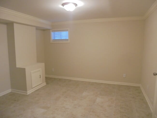 Building Photo - 1114 Stratford Ln