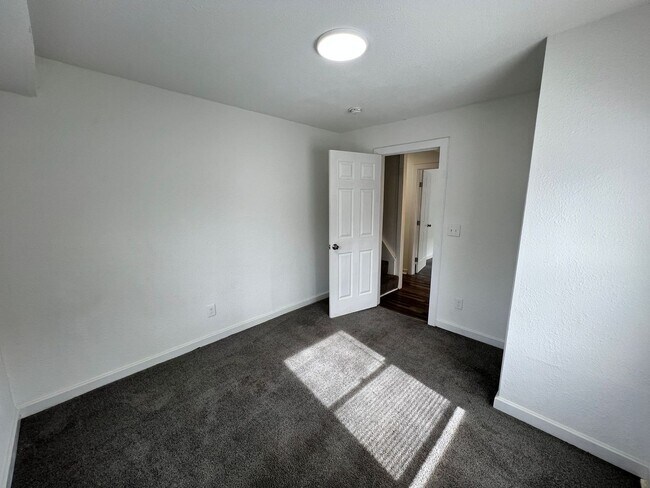 Building Photo - Updated 5BR Home with Modern Finishes & Extra Space