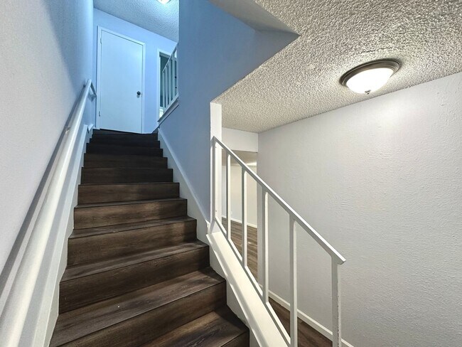 Building Photo - 3822 Southway Dr