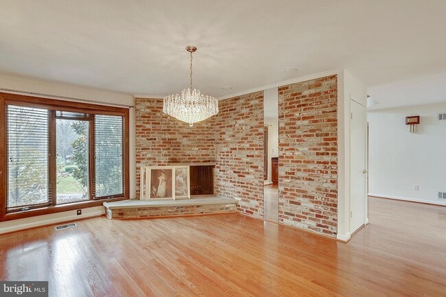 Building Photo - 9801 Clydesdale St