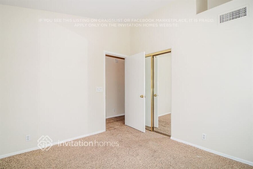 Building Photo - 6615 N 77th Dr