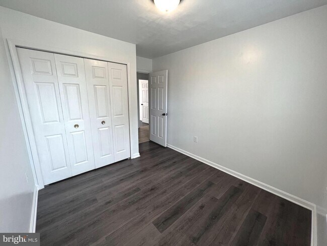 Building Photo - Enjoy easy living in this well kept 3 bedroom, 1.5 bath home.