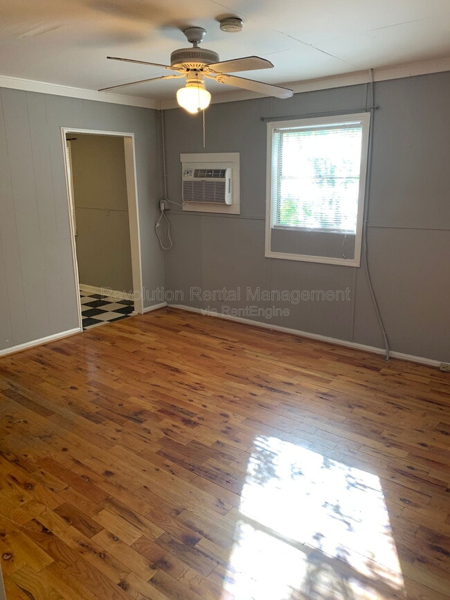 Building Photo - 138 Tye St SE