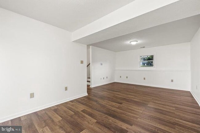 Building Photo - 136 Nightingale Ave
