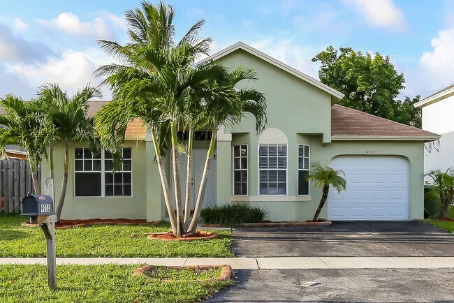 Building Photo - 9711 SW 16th Ct
