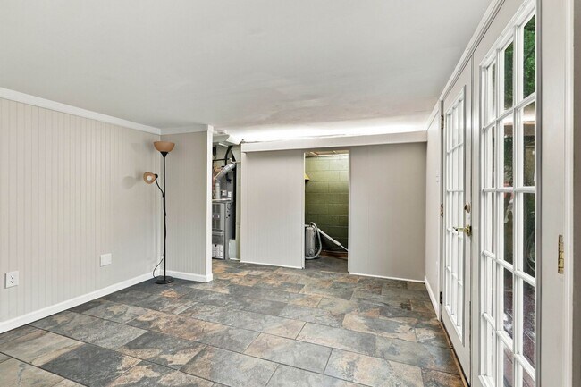 Building Photo - 840 Hilton Dr
