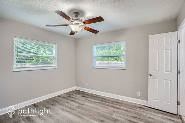 Building Photo - 304 W Fern St