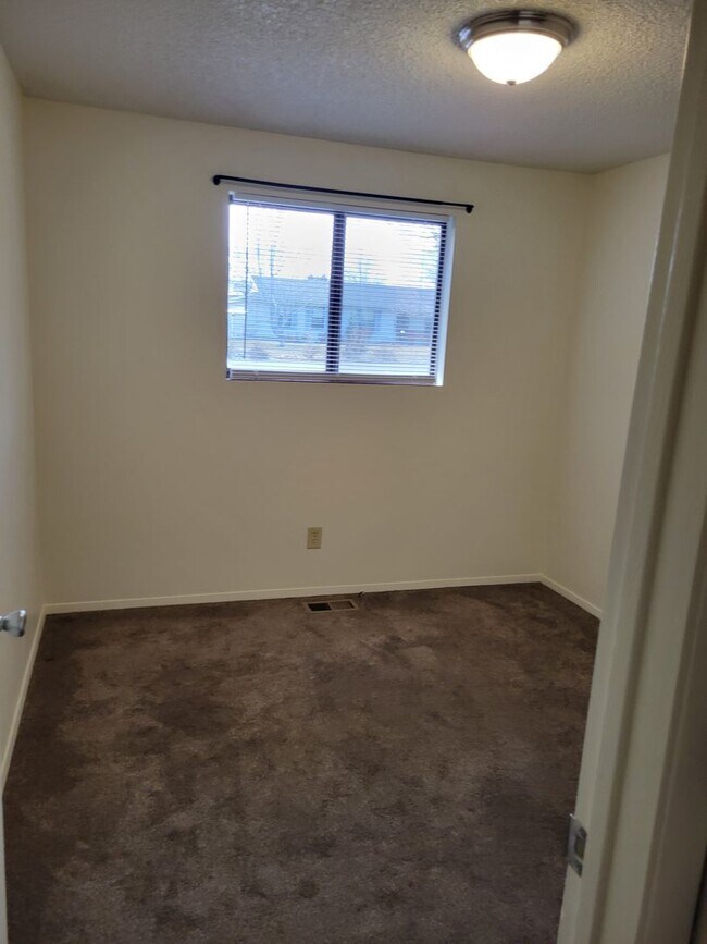 Building Photo - Coming Soon! 4 bedroom 2 bath