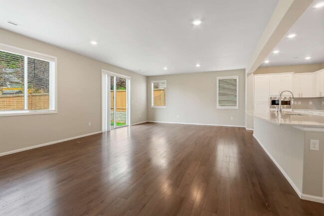 Building Photo - Extravagant Home for Rent - Heart of Covington