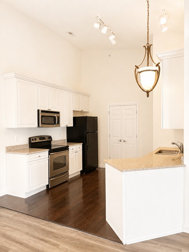 Building Photo - 6431 Brookfield Ct Dr