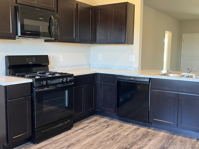 Building Photo - 561 SE 3rd Ter