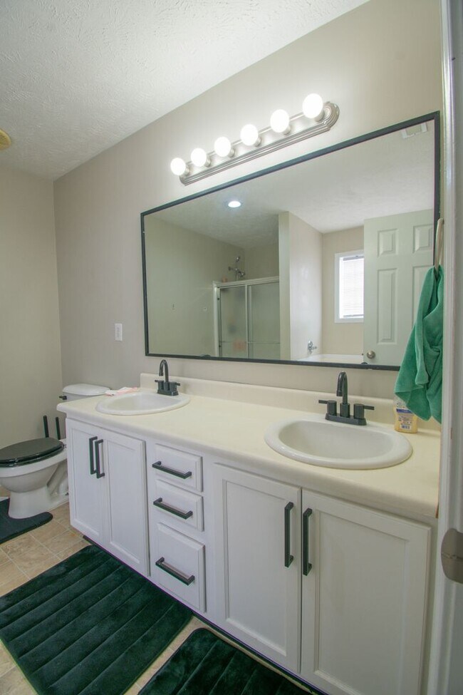 Building Photo - Coming Soon! 3 Bedroom 2.5 Bathroom- Large Fenced Yard Pets Okay!