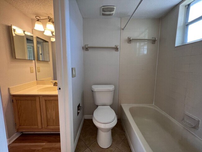 Building Photo - 4803 Normandy Pl