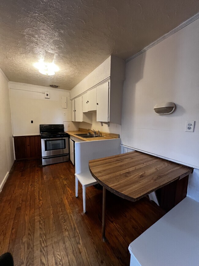 Building Photo - 306 N 11th St
