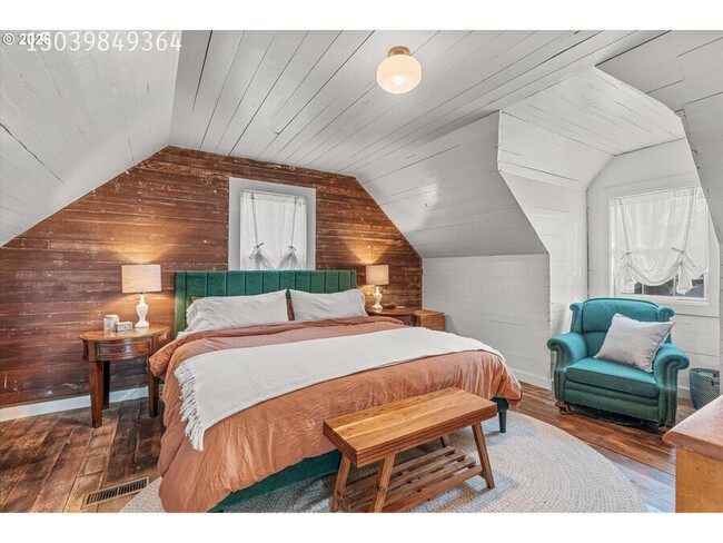 Building Photo - 310 N School St