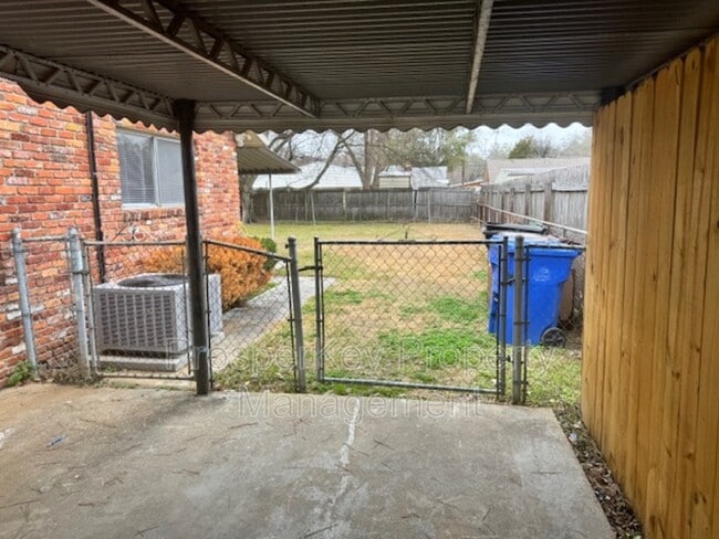 Building Photo - 3021 Emory St