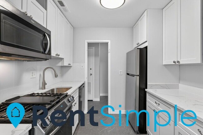 Building Photo - 6001 Arlington Blvd