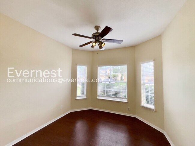 Building Photo - Limited Time Special Offer / 3 Bed, 2 Bath Home with Garage / Pet-Friendly / Vouchers Accepted / ...