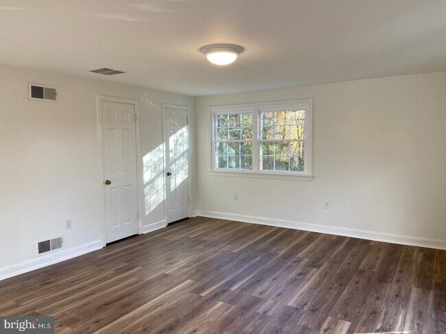Building Photo - 12180 Clarksville Pike
