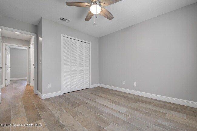 Building Photo - 1325 California Dr