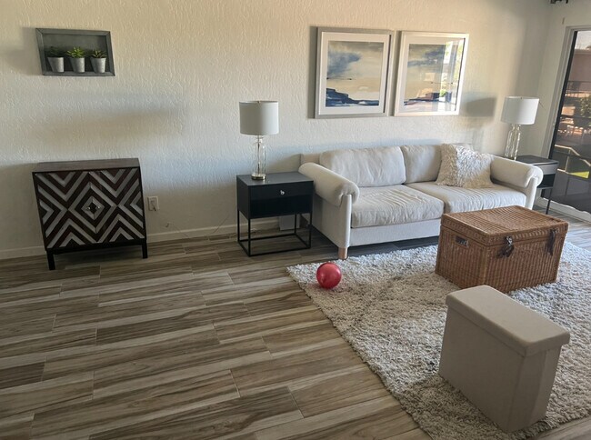 Building Photo - 6815 E 2nd St