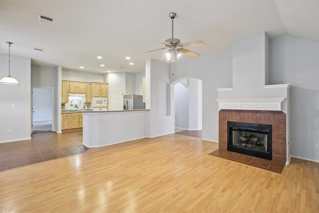 Building Photo - 4405 S Summercrest Loop