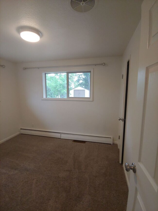 Building Photo - Beautifully Updated Boulder 3Bed/2Bath- Walking distance from CU campus & 29th St Mall! Available...