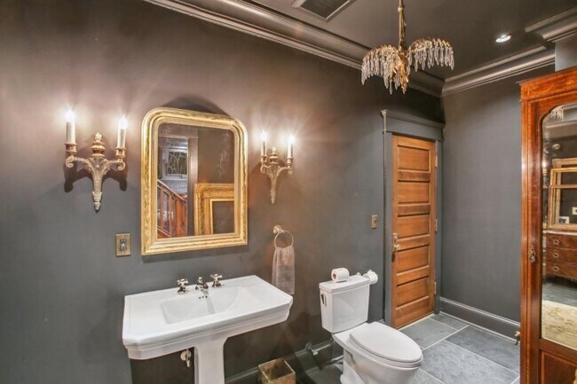 Building Photo - 788 Lake Ave NE