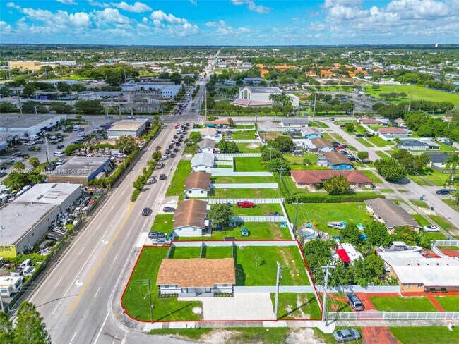 Building Photo - 18350 SW 105th Ave