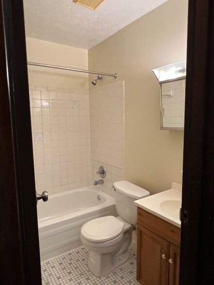 Building Photo - 2065 Sutton Ave