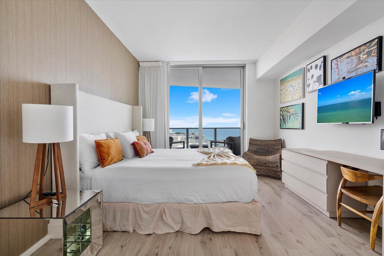 Building Photo - 4011 S Ocean Dr