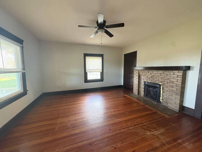 Building Photo - 3209 Glasgow Rd