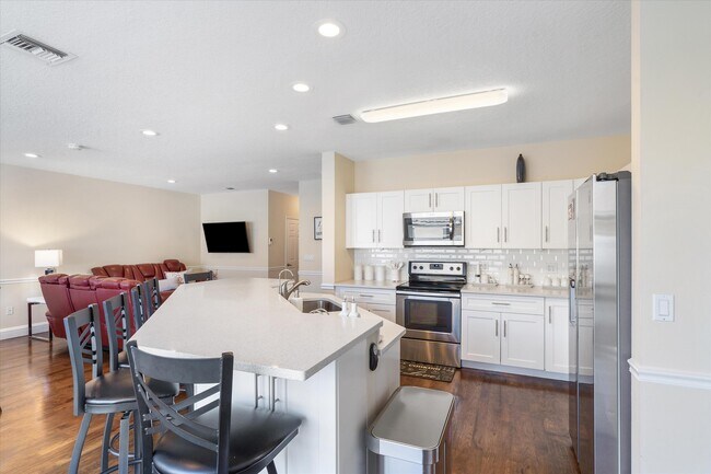 Building Photo - 7663 Great Oak Dr