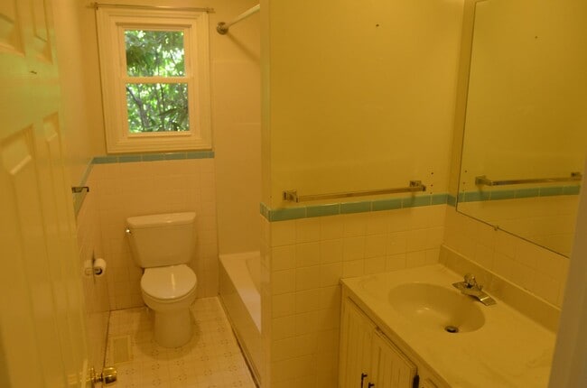 Building Photo - 7 Rivendell Dr