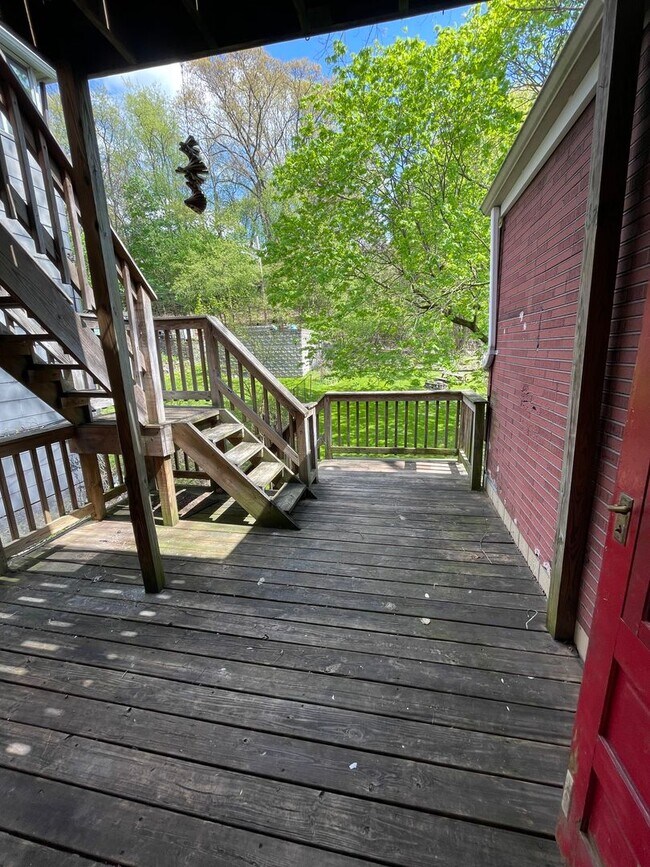 Building Photo - 642 Forest Ave