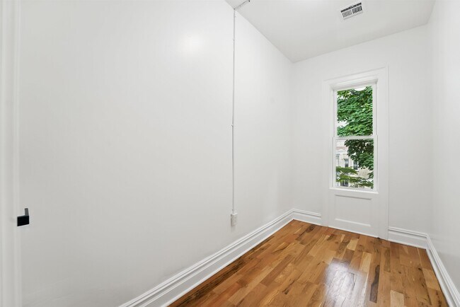 Building Photo - 52 Brinkerhoff St