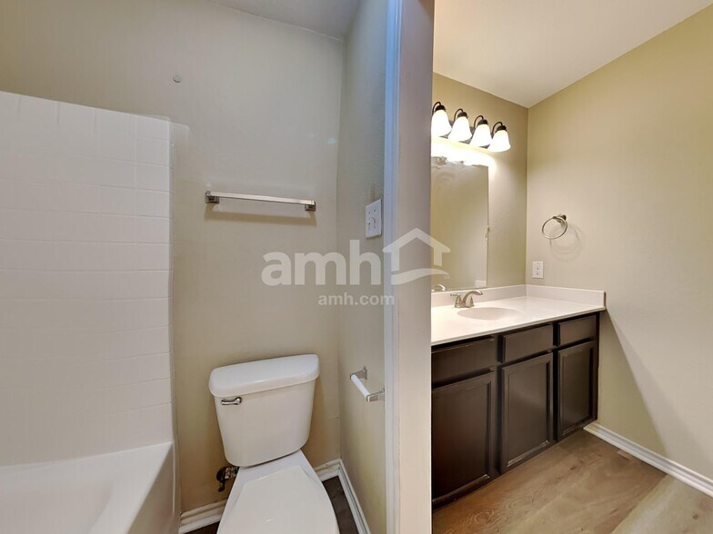 Building Photo - 587 Lentisco Dr